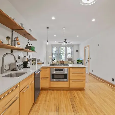 The Urban Oasis - 2 Bedroom - Great Location
